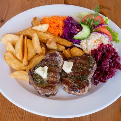 Polędwica wołowa z grilla w maśle ziołowym